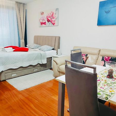 Apartamento Nova Galerija West App Mary - Parking In Garage Zagreb Exterior foto